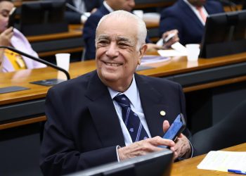 Deputado do PL de Bolsonaro fala em democracia e descarta assinar impeachment de Lula