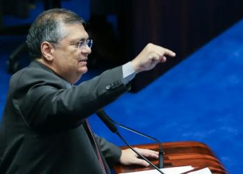 Dino discursa no Senado, defende Moraes e vê direito do STF de julgar parlamentares
