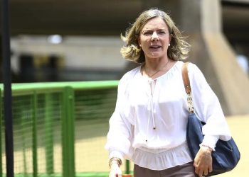 Gleisi defende investigação sobre papel de PL em golpe