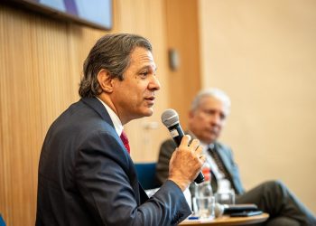 Socorro a aéreas não terá dinheiro do Tesouro, diz Haddad