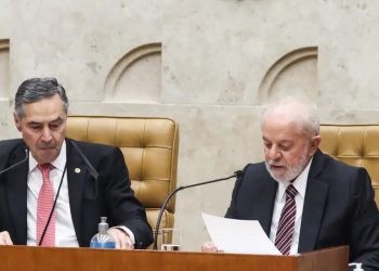 No STF, Lula defende regulação das redes sociais no país