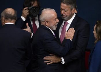 Lula e Arthur Lira se reúnem para tratar da relação entre poderes