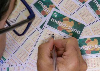 Mega-Sena acumula e próximo prêmio deve pagar R$ 53 milhões