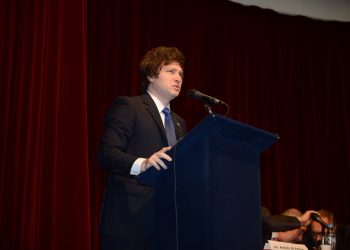 Protestos contra Milei na Argentina deixam ao menos 32 jornalistas feridos