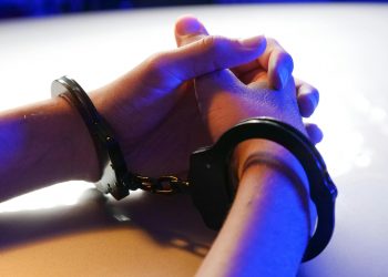 Homem que estava foragido há 11 anos é extraditado de Portugal