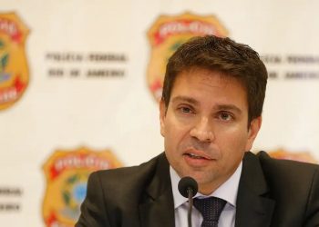 Ramagem diz não se lembrar de imprimir documentos sobre rivais de Carlos