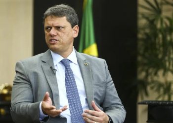 Tarcísio e Nunes vão a ato de Bolsonaro sob cobrança de fidelidade e pressão eleitoral