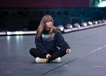 Taylor Swift doa US$ 100 mil para família de mulher morta durante ataque a tiros