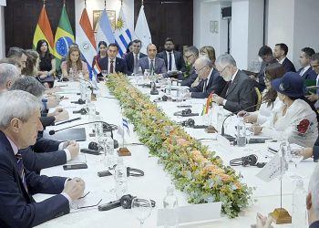 União Europeia aprova pacote de ajuda com R$ 267 bi para a Ucrânia