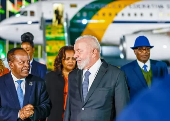 86 deputados pedem impeachment de Lula; 18 são da base