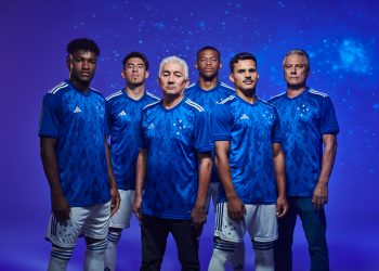 Nova camisa do Cruzeiro celebra taças entre 92 e 95