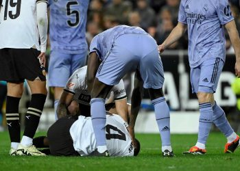 Zagueiro pode encerrar carreira após deslocar joelho em lesão contra o Real