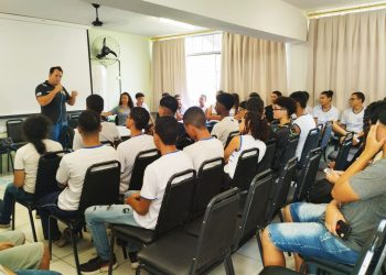 Polícia Civil participa de seminário de profissões em escola valadarense