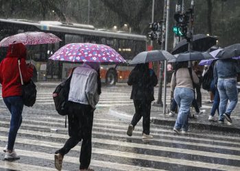 Inmet prevê chuva intensa e vento forte em várias regiões do país