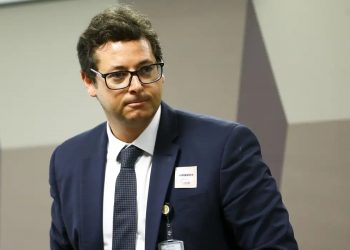 Bolsonaro silencia sobre PF, e advogado vê perseguição e cobra aliados a se manifestarem