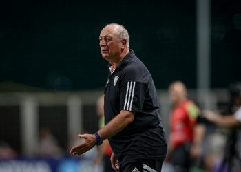 Galo confirma saída do técnico Felipão