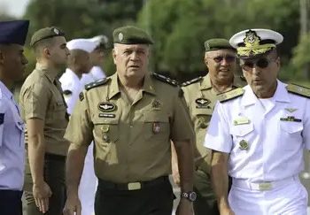 Ex-chefe do Exército diz que golpe discutido com Bolsonaro se embasou em tese de Ives Gandra