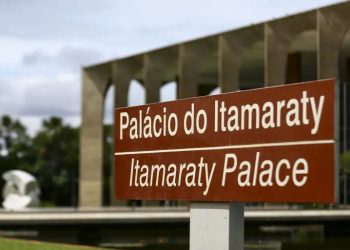 Itamaraty convoca embaixador da Hungria para explicar hospedagem de Bolsonaro