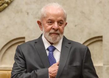 Lula cita Bolsonaro e Milei e aponta risco para a democracia