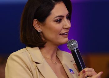 Justiça condena Michelle a pagar R$ 30 mil por usar foto de Leila Diniz