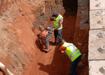 Trecho da Avenida Tancredo Neves recebe obra de contenção
