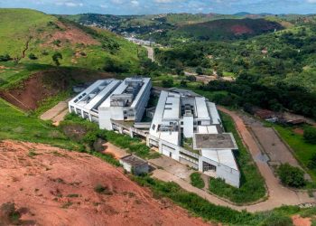 Após 40 dias de assinatura de contrato, obras do Hospital Regional ainda não foram retomadas 