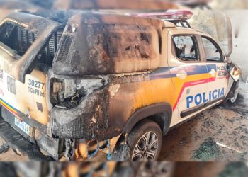 Homem é preso por atear fogo em viatura da PM