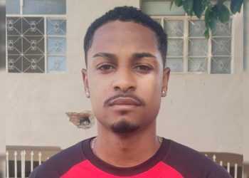 Jovem é morto com tiros no peito a luz do dia em Valadares