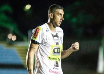 Em clima de despedida, Rafael Caldeira cumpre promessa e se declara ao Democrata