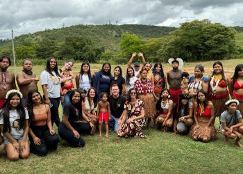 Estudantes de Pedagogia da Univale visitam a aldeia Borum Krenak em Resplendor