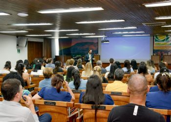 Representantes da embaixada dos EUA participam de evento sobre emissão de vistos em Valadares