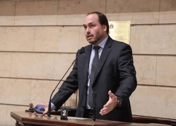 Ministério Público pede arquivamento de inquérito aberto por chefe da PF contra Carlos Bolsonaro