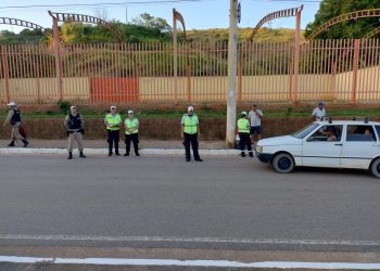 Prefeitura e PM promovem ação para combater transporte clandestino