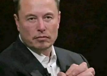 Musk repete ameaça, enquanto X diz que vai agir dentro da lei