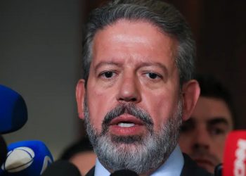 Lira atrasa instalação de grupo sobre fake news, e assunto trava na Câmara