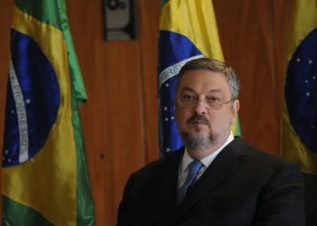 Justiça libera imóveis e carros de Palocci bloqueados na Lava Jato