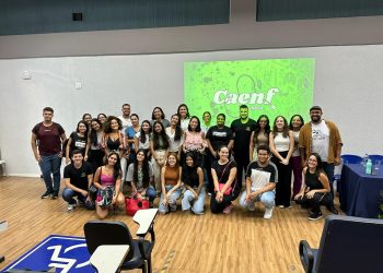 Estudantes de Enfermagem oferecem treinamento em oratória