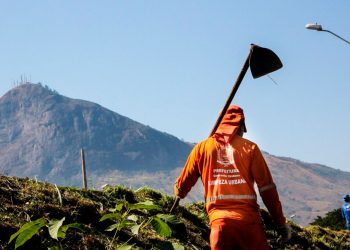 A Prefeitura de Governador Valadares, por meio da Secretaria Municipal de Obras e Serviços Urbanos, realizará nesta quinta-feira uma audiência pública, para discutir a concessão dos serviços de coleta e tratamento de lixo na cidade.