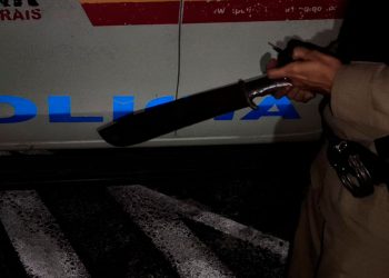 Um idoso, 61 anos, foi morto a facadas na noite dessa quarta-feira (1º) em Governador Valadares, no Leste de Minas Gerais. O crime aconteceu no bairro Jardim Ipê, em frente à uma igreja católica.