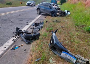 Carro e caminhão batem de frente em acidente na BR-259