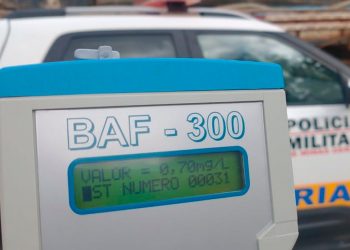 Motorista com sinais de embriaguez e CNH suspensa é preso durante operação de trânsito