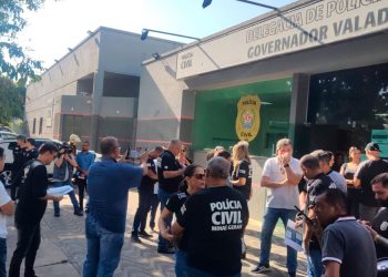 Servidores da segurança pública realizam ato reivindicando pagamento de reajuste salarial 