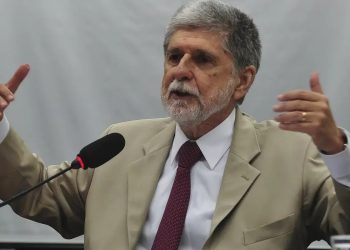 Embaixador brasileiro não volta ao cargo porque Israel quis ‘humilhar Brasil’, diz Amorim