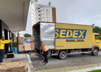 Correios suspendem recebimento de roupas doadas ao RS