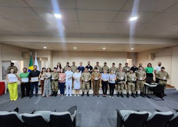 Militares e servidores civis recebem prêmio de destaque profissional do comando da 8ª RPM