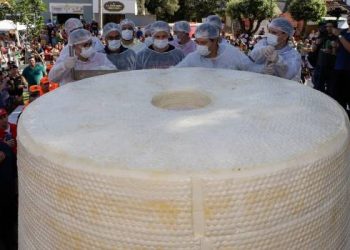 Produtores querem bater recorde do maior queijo do mundo em Ipanema, no Leste de Minas