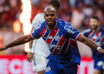 Bahia vira sobre Cruzeiro e goleia, em jogo com VAR demorado e expulsão