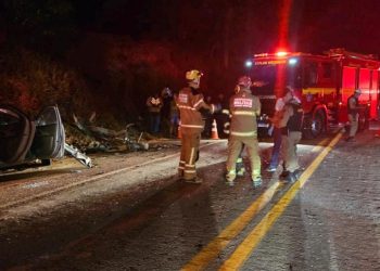 Homem morre e cinco pessoas ficam feridas em acidente entre dois carros