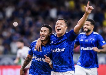 Com dois gols de William, Cruzeiro vence o Fluminense