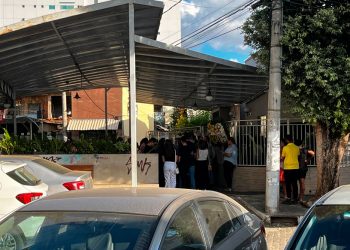 Familiares e amigos se despedem de empresário que morreu em queda de avião no SC